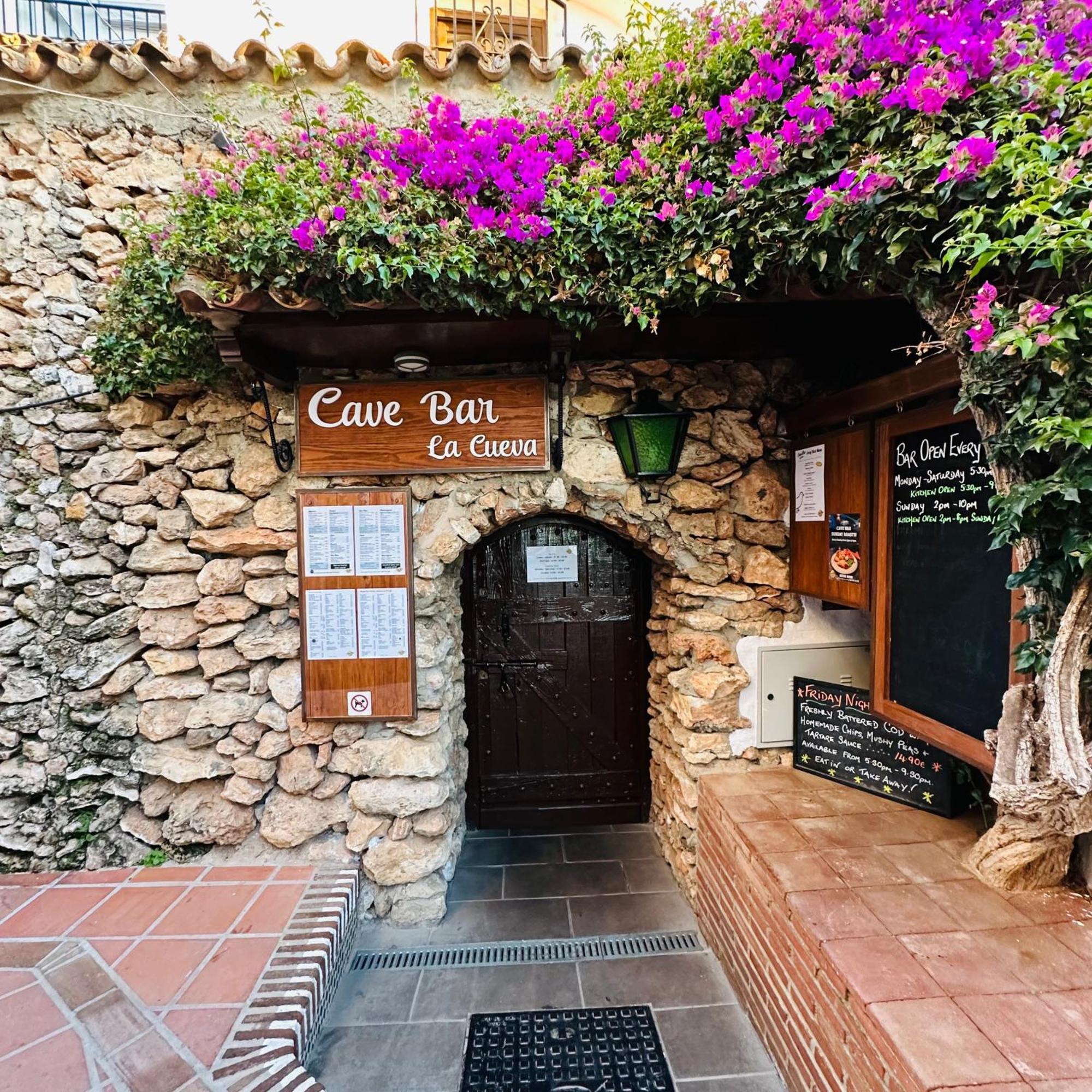 Right By The Pool Area In Capistrano Village! Nerja Exterior photo